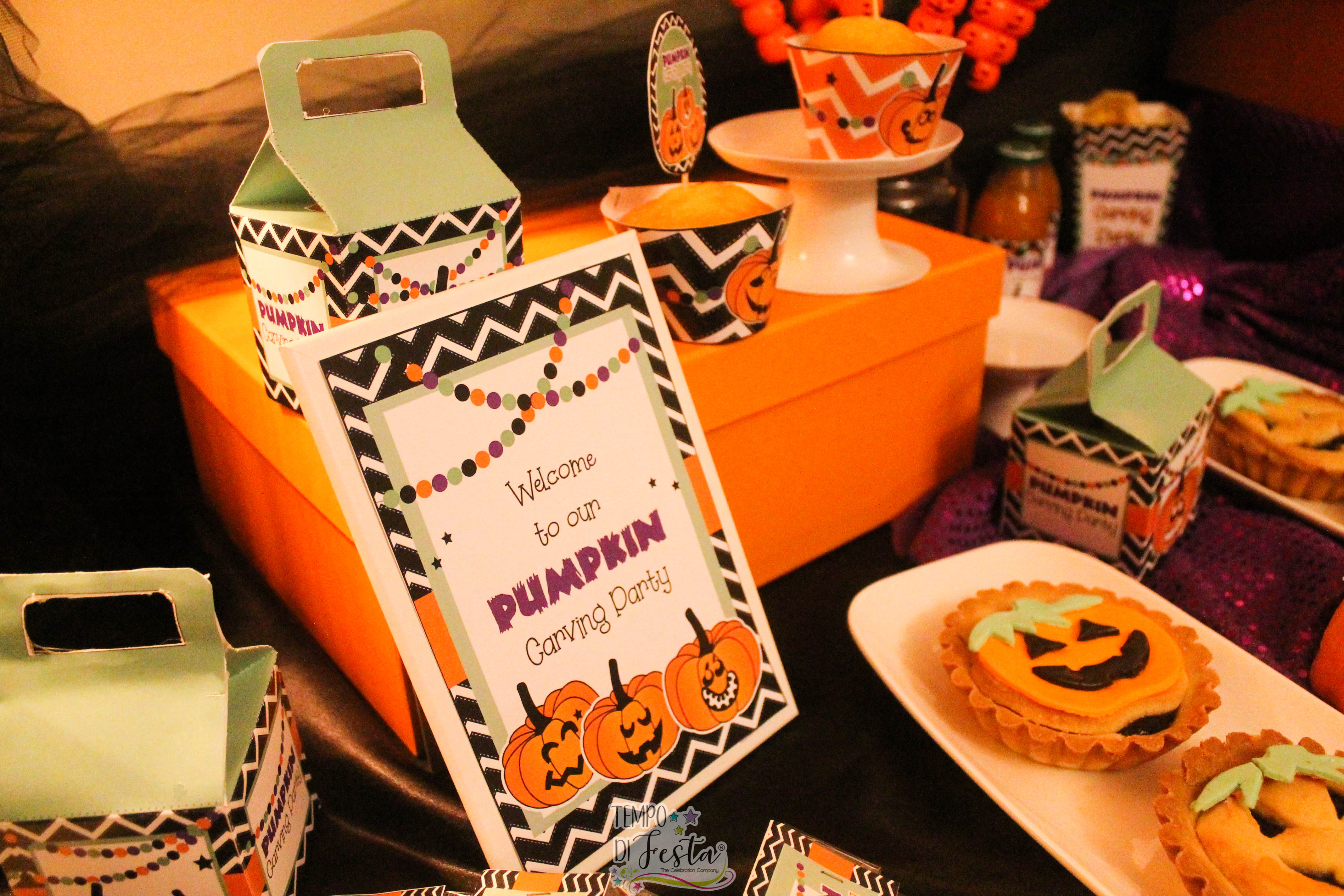 carving pumpkin halloween party (11)