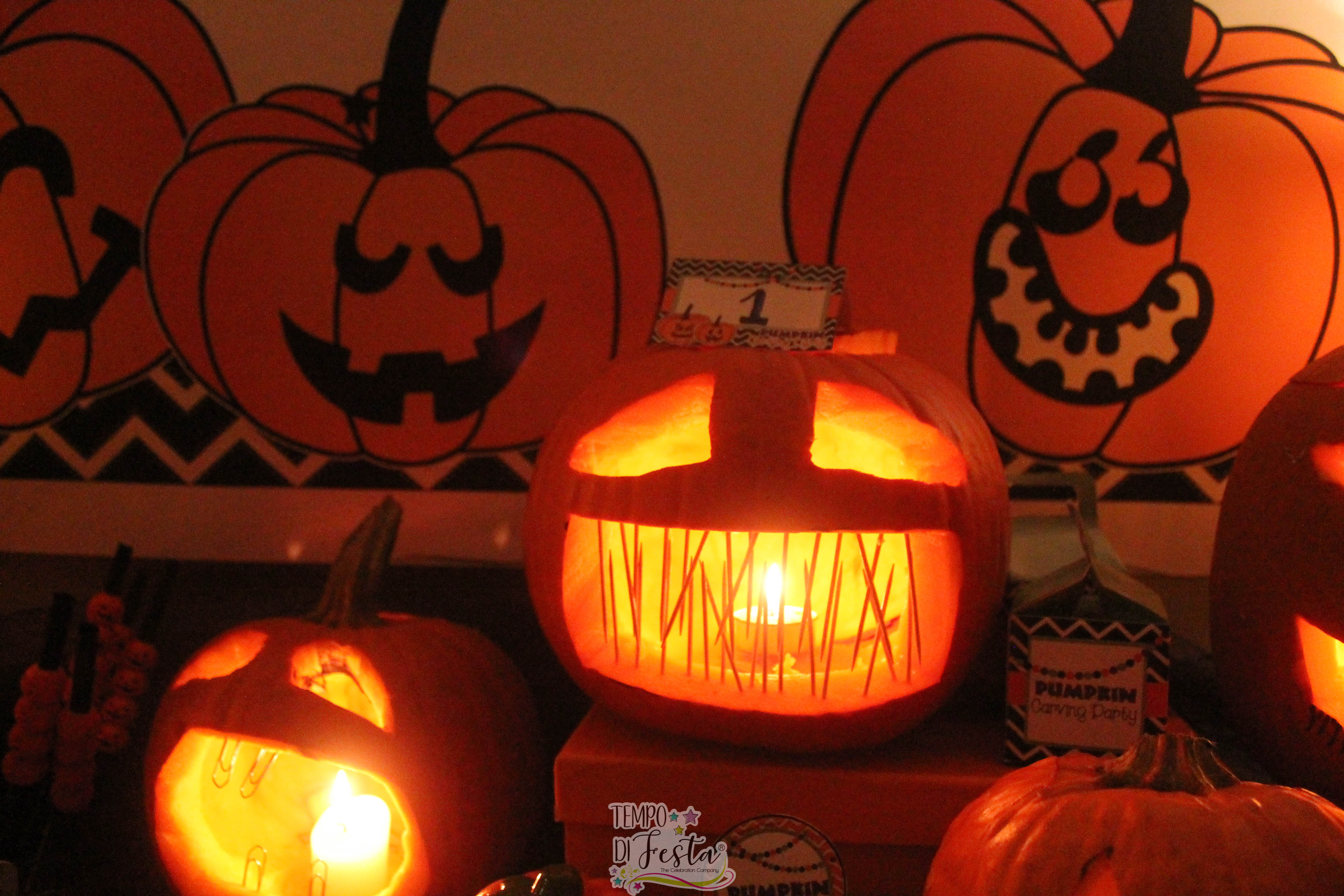 carving pumpkin halloween party (18)