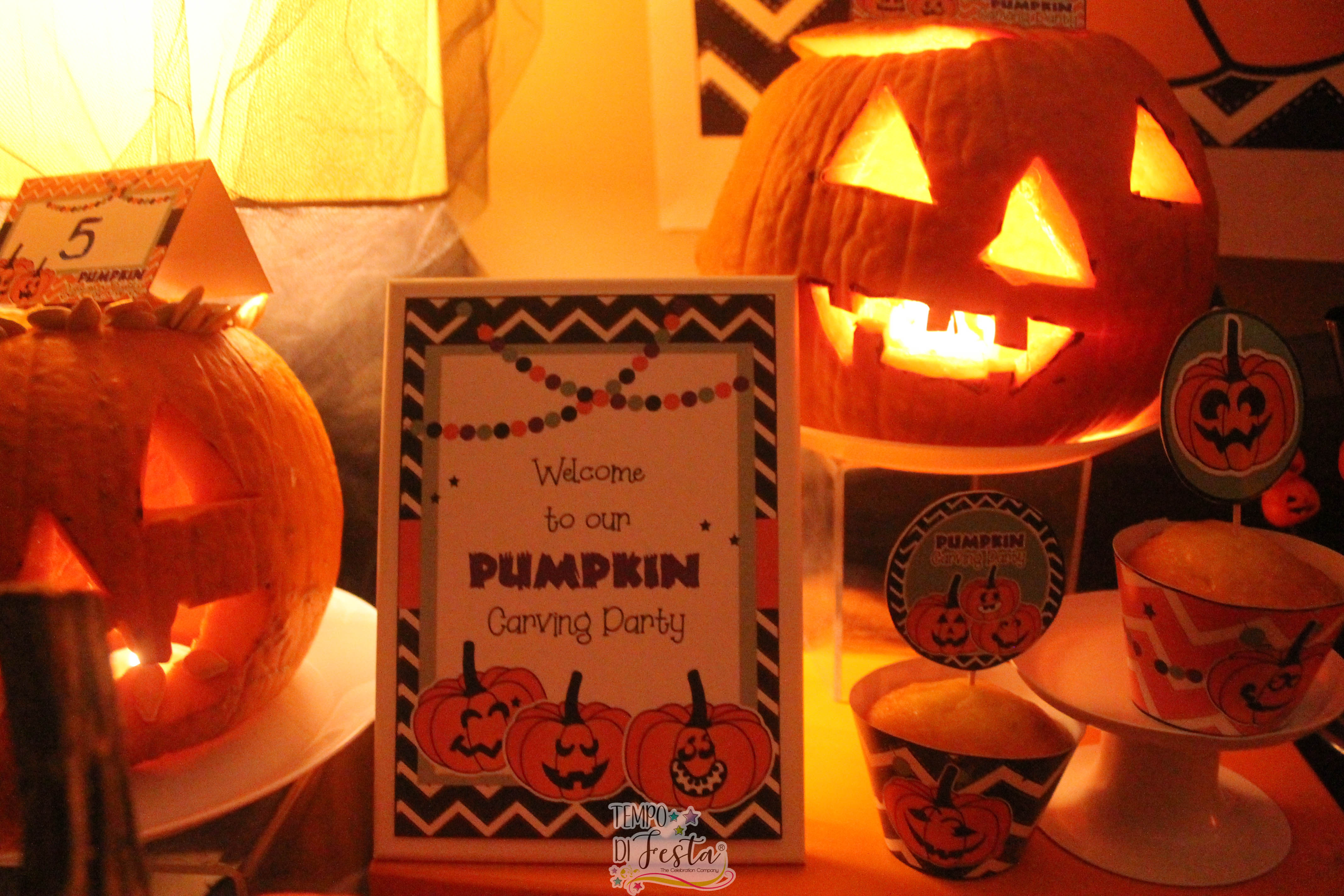 carving pumpkin halloween party (20)
