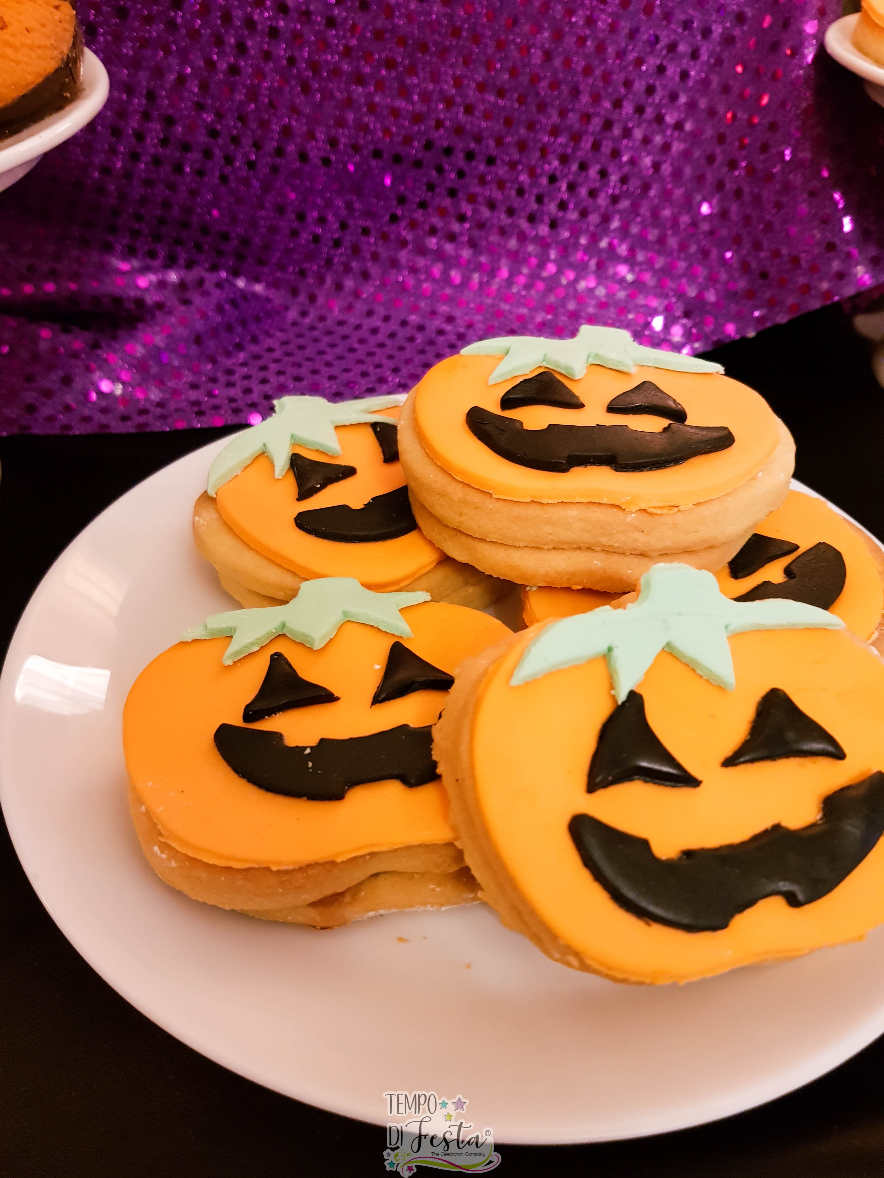 carving pumpkin halloween party (23)