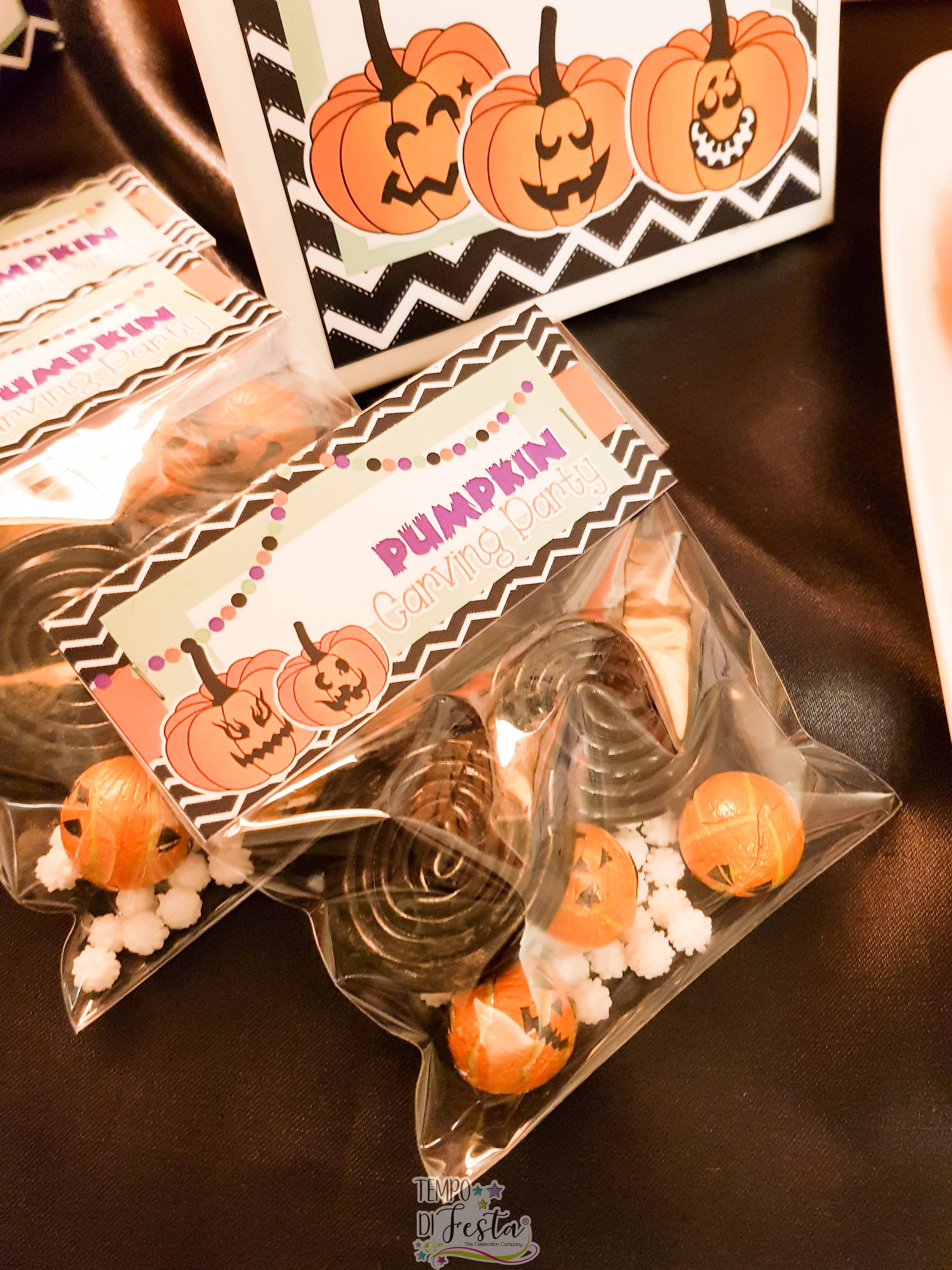 carving pumpkin halloween party (27)