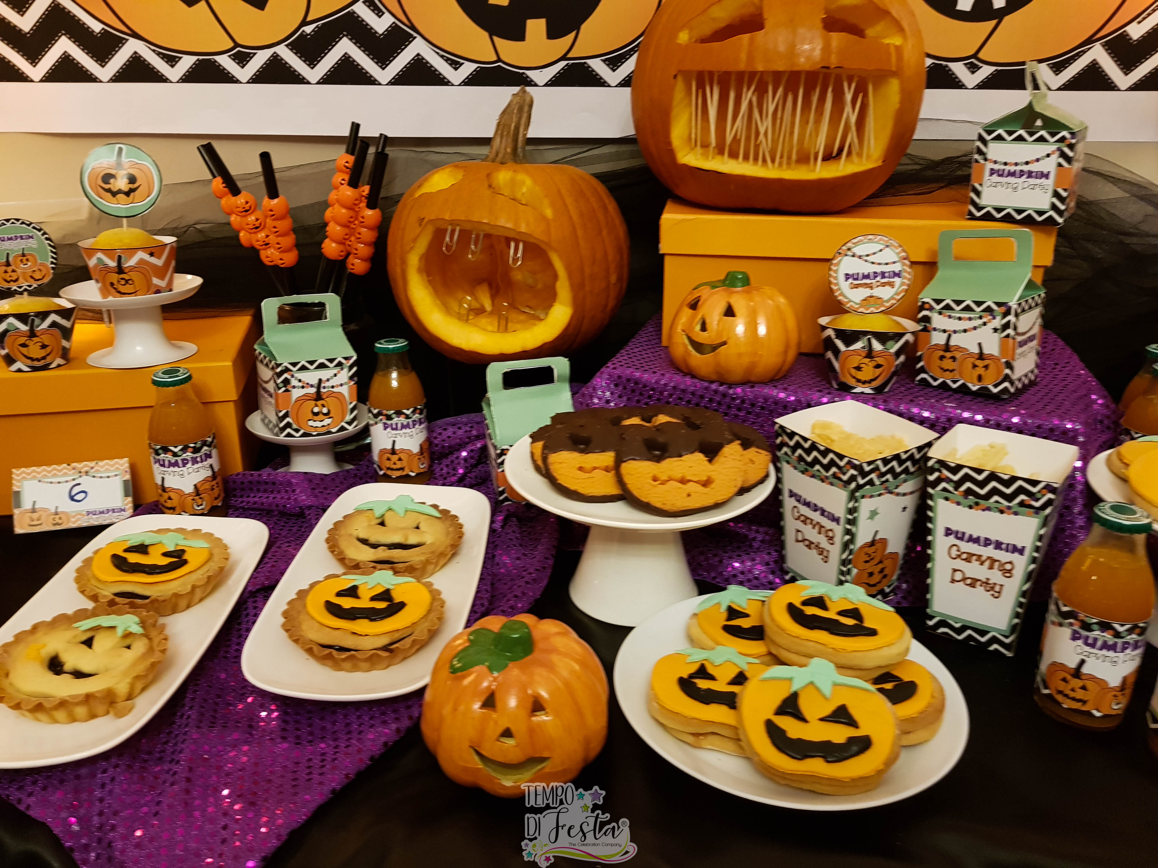 carving pumpkin halloween party (37)