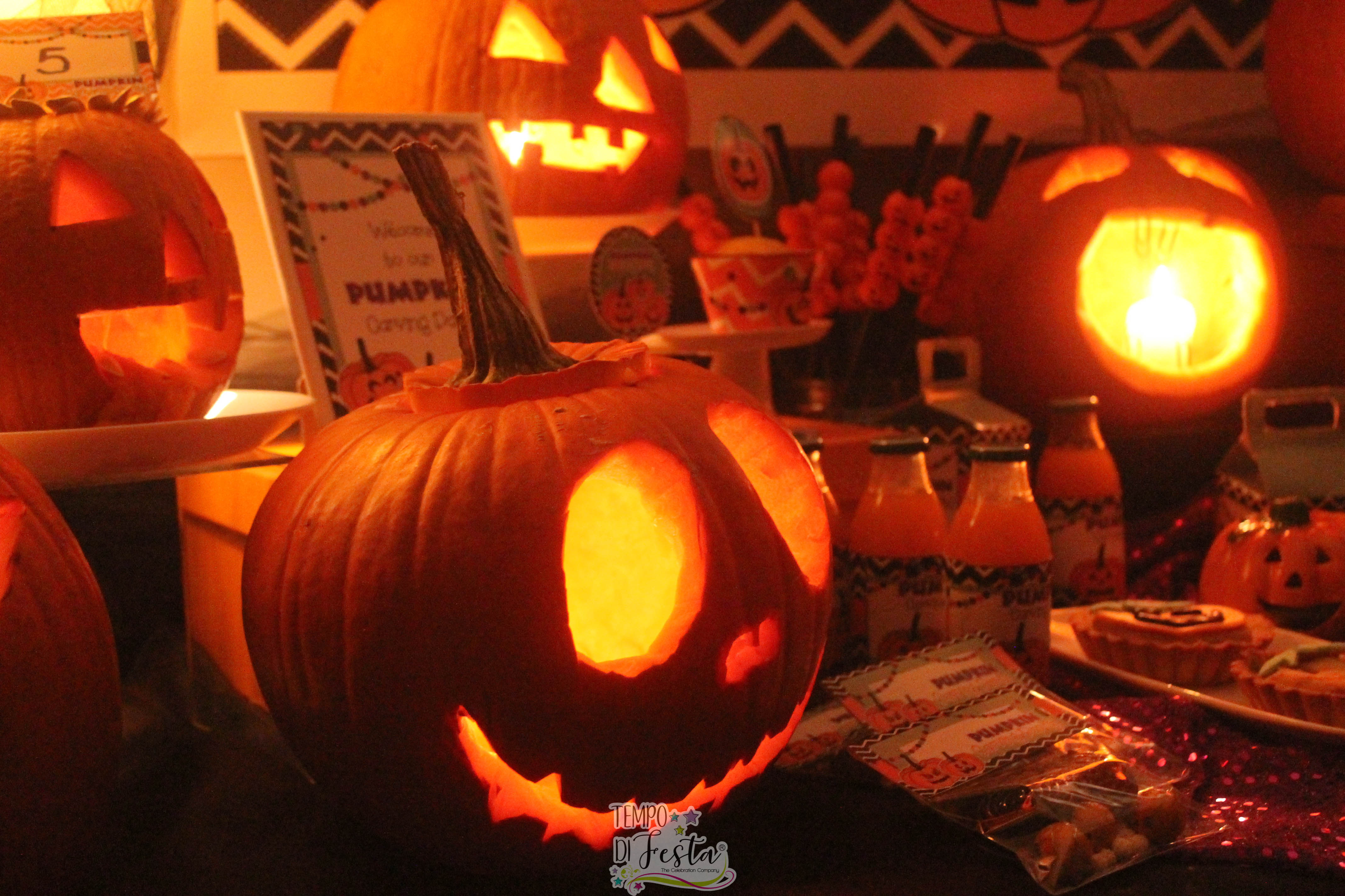 carving pumpkin halloween party (17)