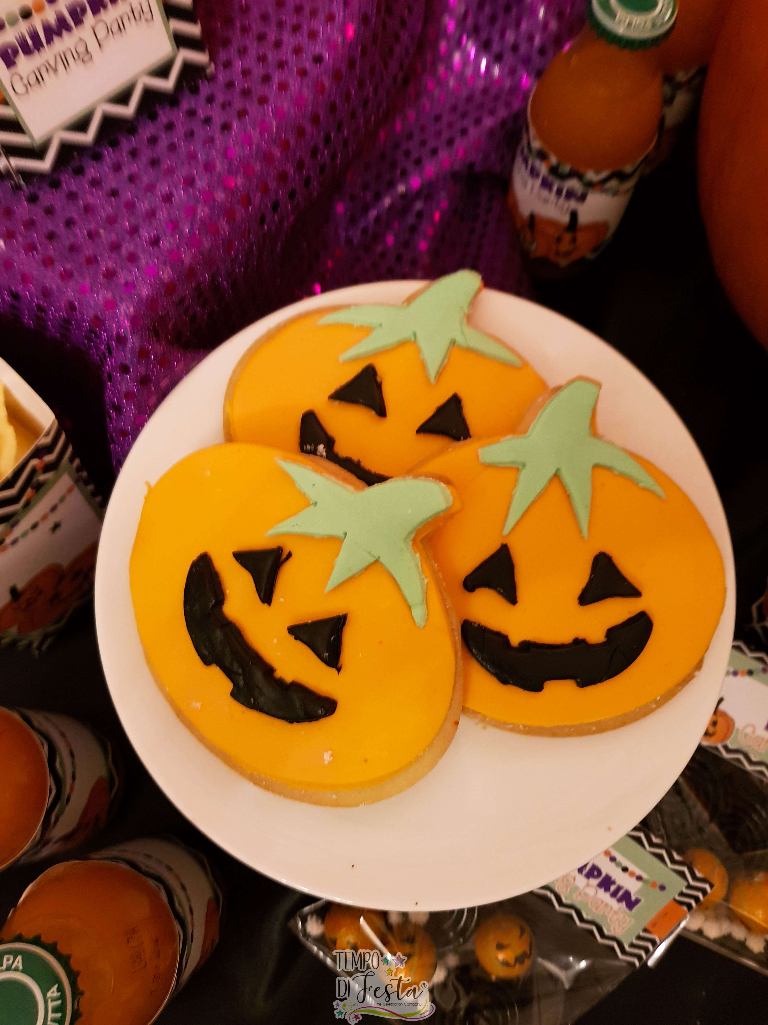 carving pumpkin halloween party (38)